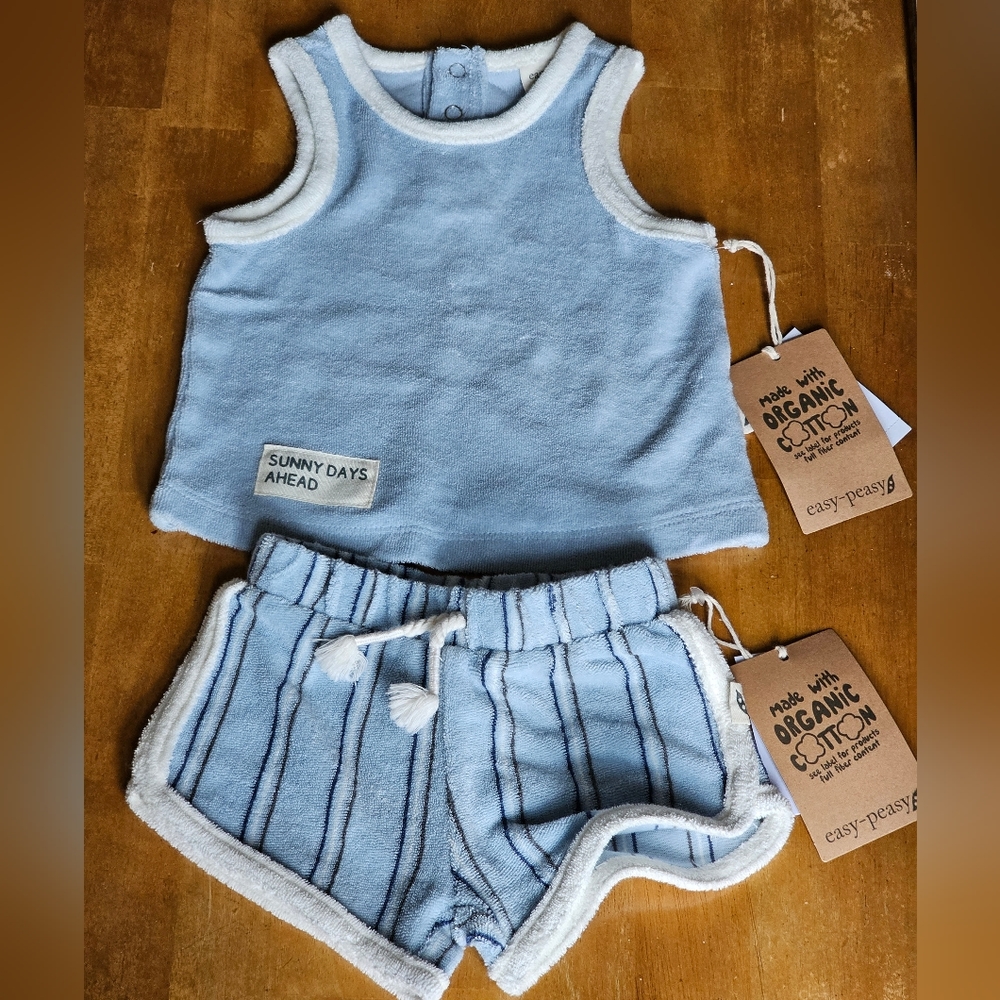 NWT Easy-Peasy infants Terry cloth outfit. 2 peice. 0-3 months.